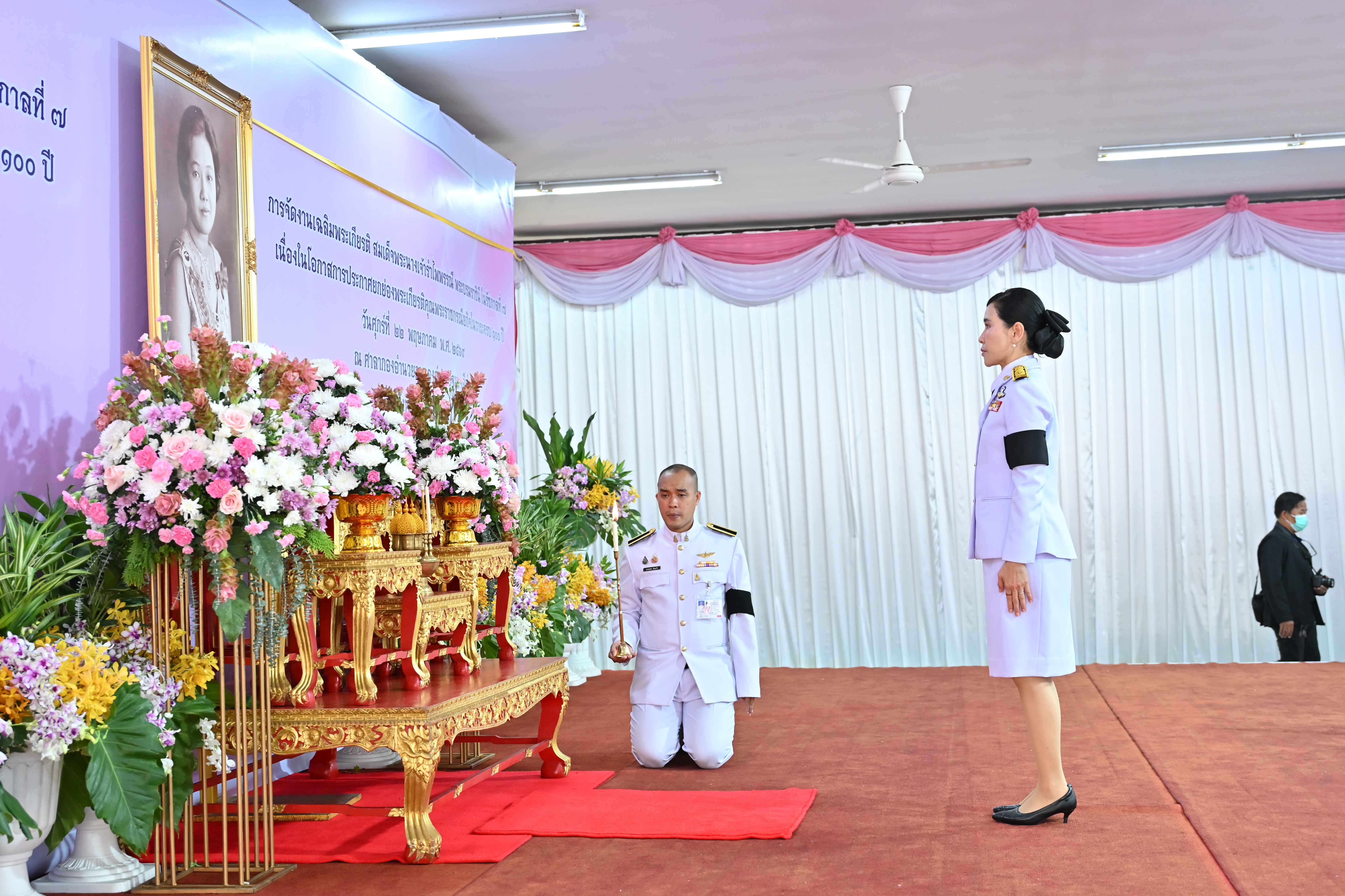 title - ส.ป.ก. นครปฐม เข้าร่วมพิธีสวดพระพุทธมนต์  และพิธีทำบุญตักบาตรถวายพระราชกุศล เนื่องในโอกาสการประกาศยกย่องพระเกียรติคุณ พระราชกรณียกิจ ในวาระครบ 100 ปี สมเด็จพระนางเจ้ารำไพพรรณี พระบรมราชินี ในรัชกาลที่ 7 